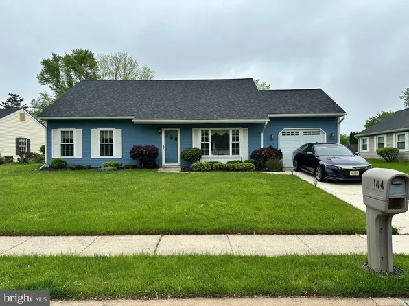 144 Arbor Meadow Dr, Sicklerville, NJ 08081