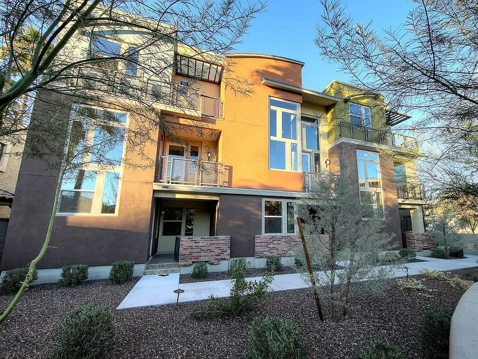 4816 N Woodmere Fairway #1010