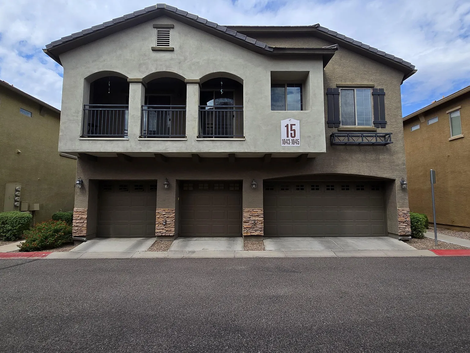 2 bed, 2.5 bath, 1196 sqft, $1,850 — Photo 2