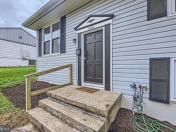 4th image of 601 Mulberry Ln