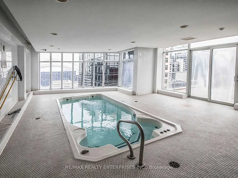 250 Wellington St W #436 — Photo 36