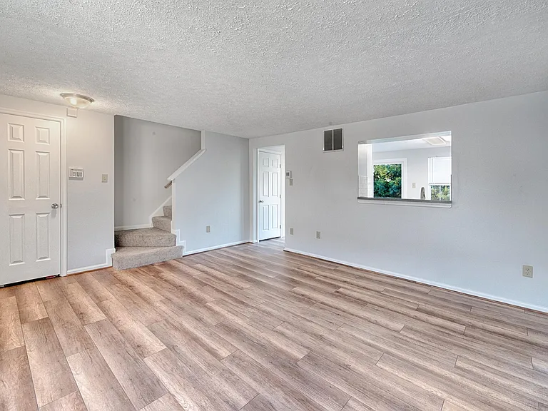 1018 Pirates Ct — Photo 7