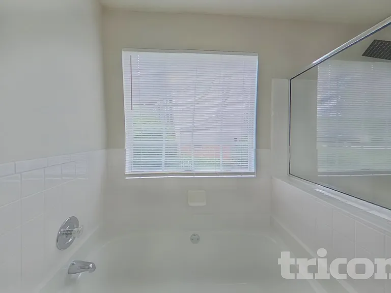 1105 Glendevon Cir — Photo 8