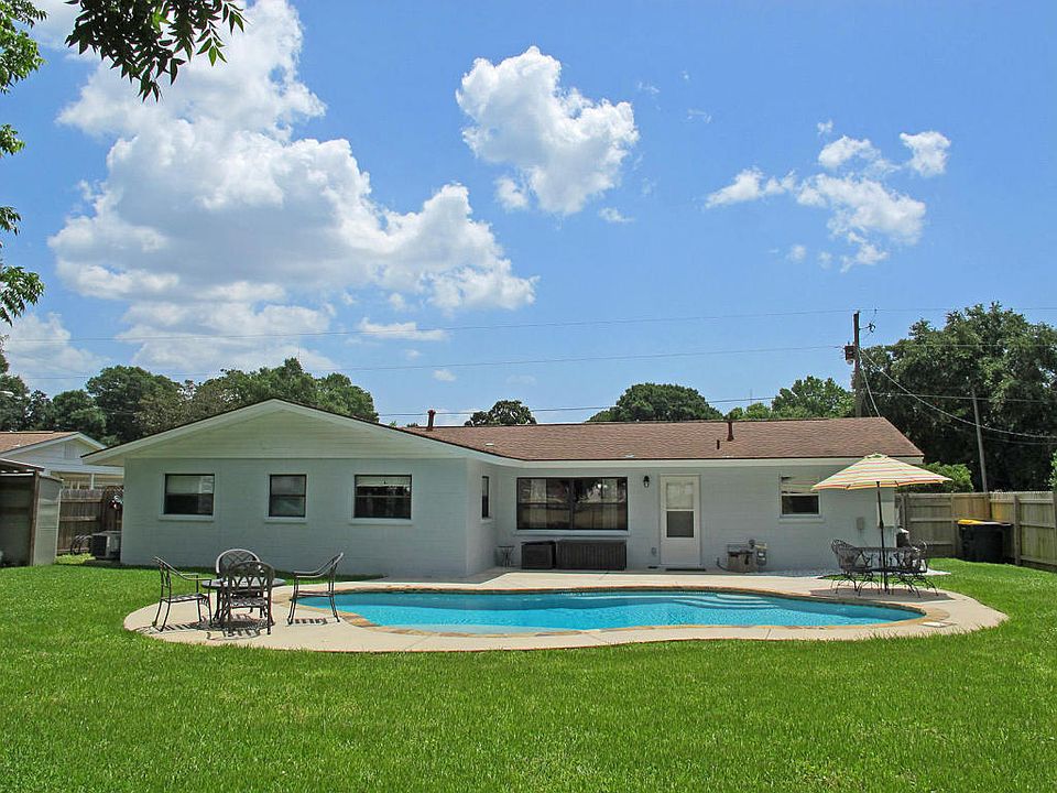 1st image of 360 Coral Dr