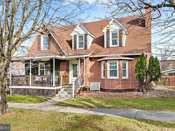 2nd image of 195 W Gravel Ln