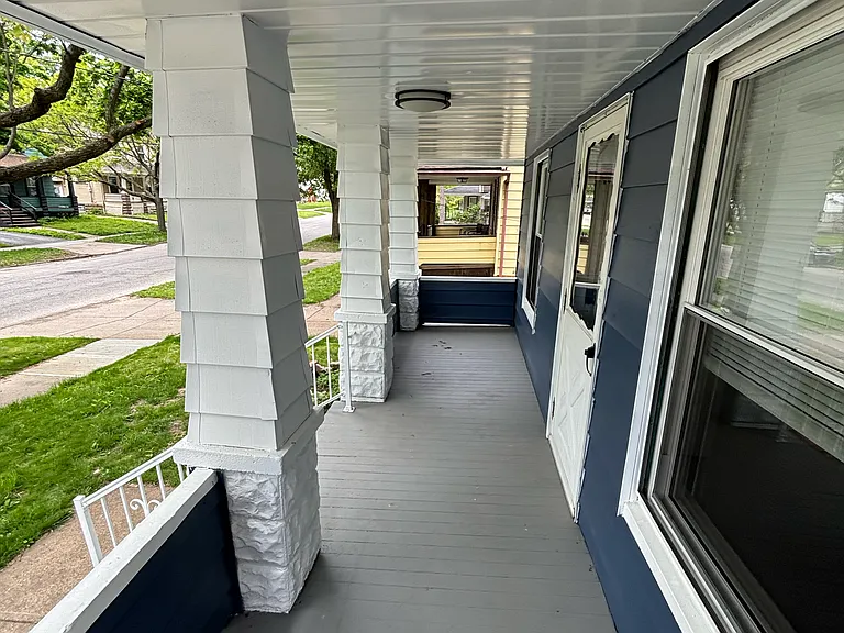 Bucyrus Ave — Photo 2