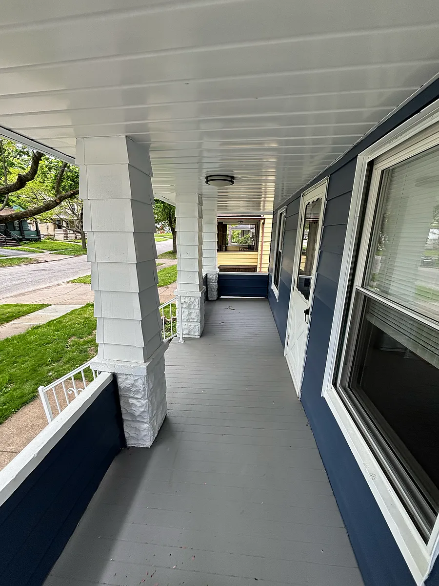 Building Photo - Bucyrus Ave