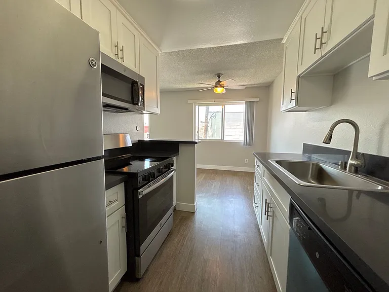 245 South Serrano Ave — Photo 45