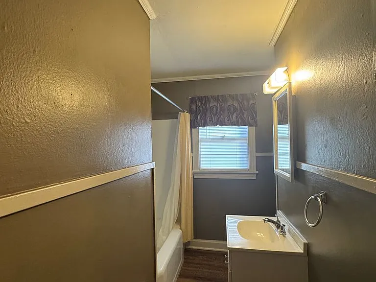 2416 Northside Dr — Photo 13