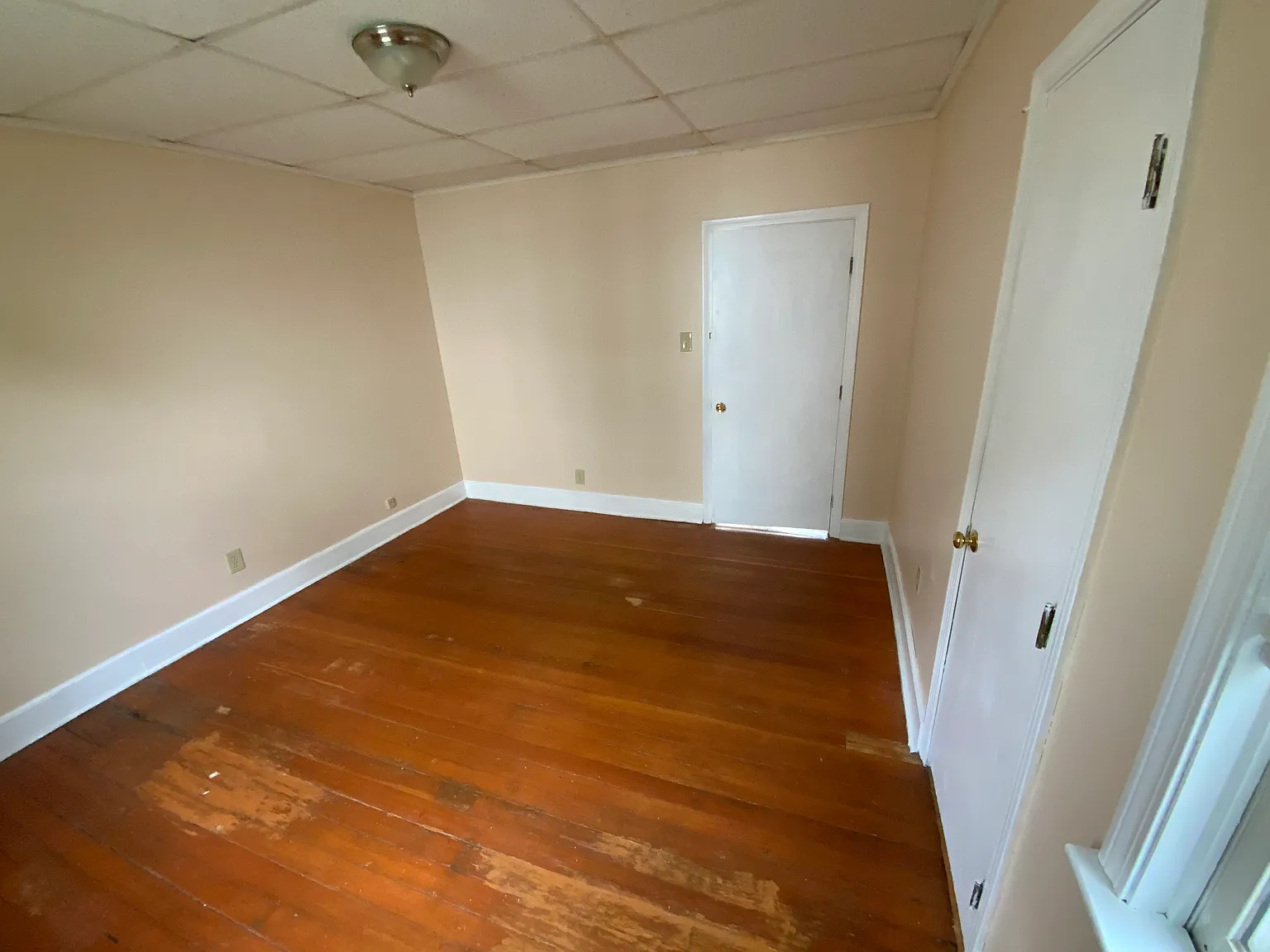 3 bed, 1000 sqft, $2,000 — Photo 3