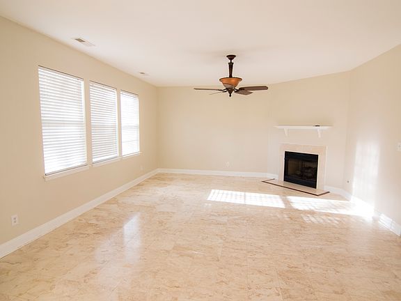 4th image of 947 Holbrook Dr
