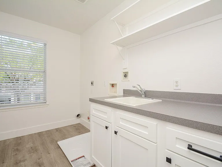 9939 Farrell Dr — Photo 13