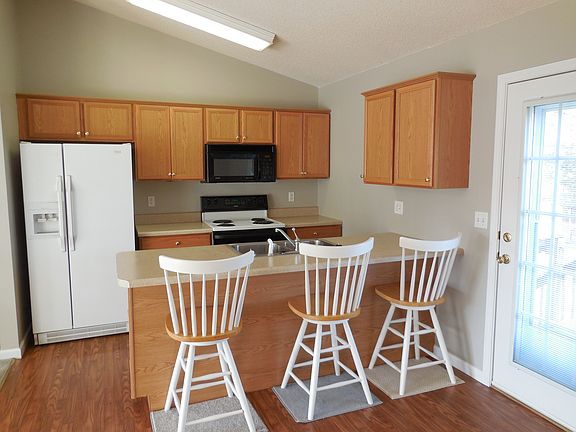 3rd image of 103 Meadowlark Dr