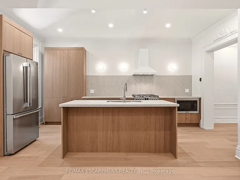 131 Markland St — Photo 9