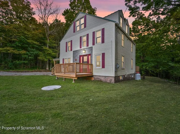 549 Gravity Rd, Lake Ariel, PA 18436