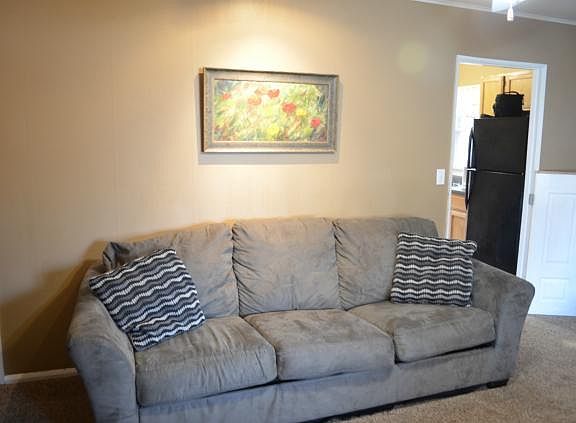 3rd image of 3601 Victoria Ave