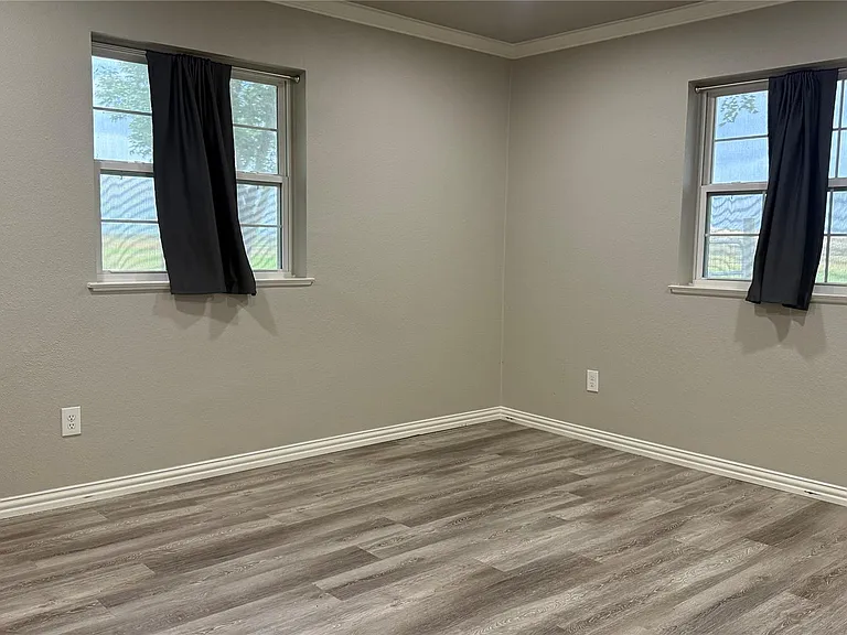 10150 FM 619 — Photo 16