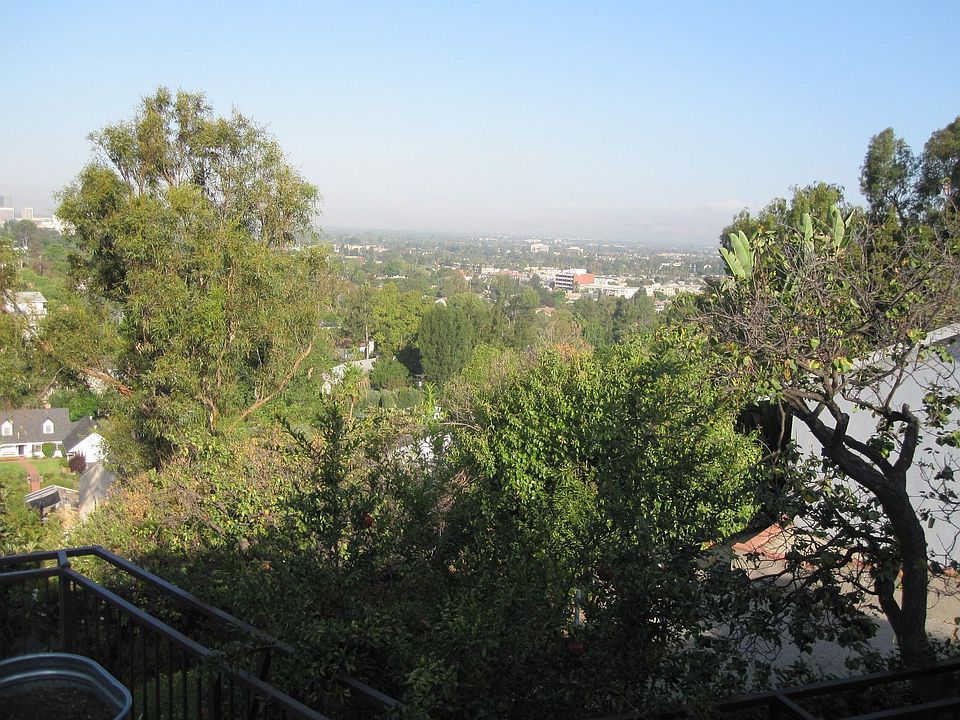 2nd image of 3960 Glenridge Dr