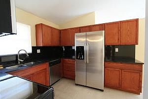4th image of 4854 Beresford Cir