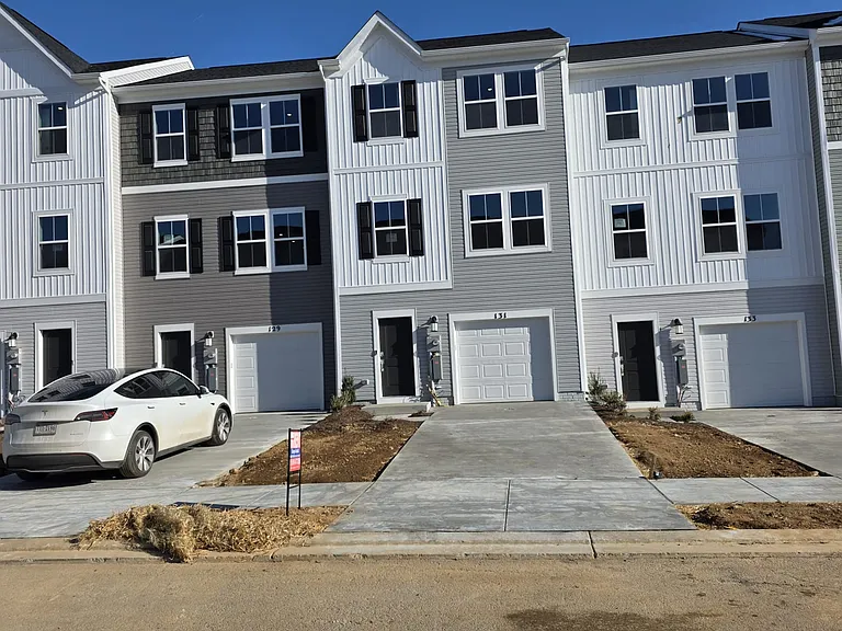 131 Kinkade Ct — Photo 1