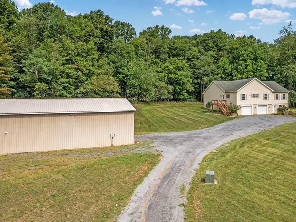 102 Zebra Ln, Berkeley Springs, WV 25411