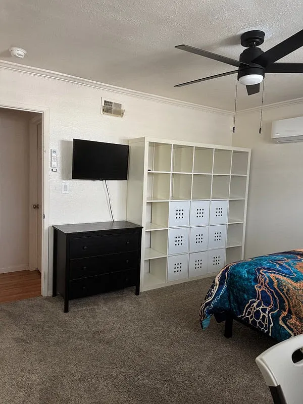 6 bed, 2365 sqft, $1,200 — Photo 3