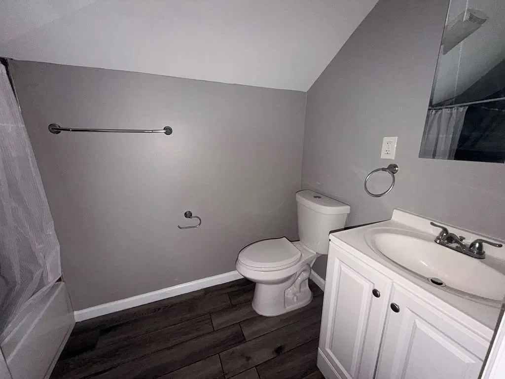 4 bed, 1251 sqft, $2,500 — Photo 2