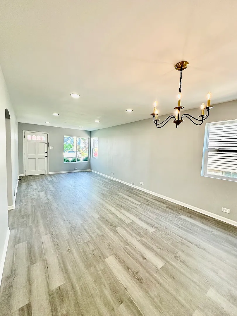 4 bed, 1328 sqft, $3,200 — Photo 4
