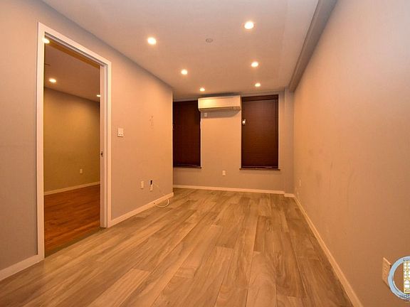 5th image of 285 Jefferson Ave #1AA