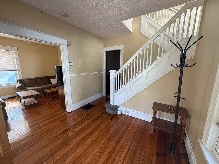 64 Barton St — Photo 3