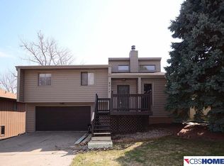 8017 Read St, Omaha, NE 68122