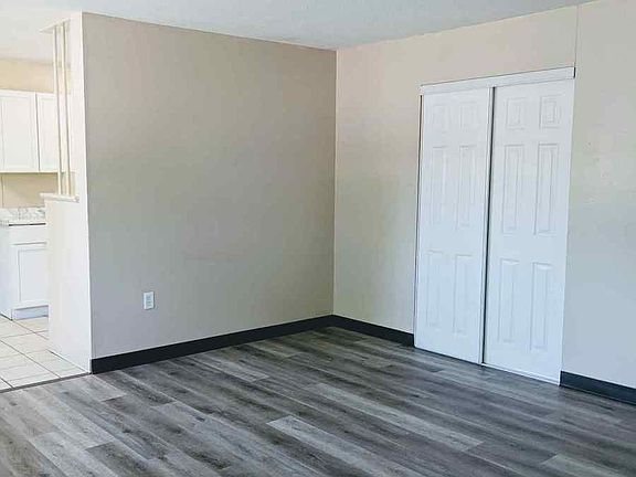 4th image of 300 Fuller Ave #2