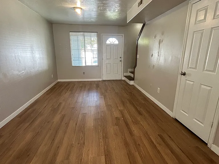 475 N Redwood Rd — Photo 12