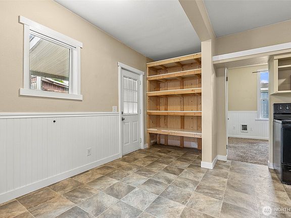 3rd image of 222 Emery Avenue S
