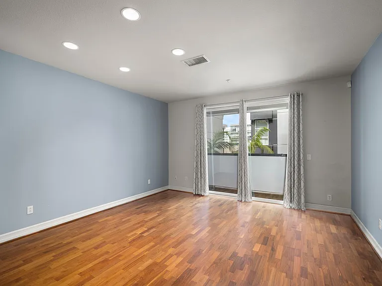 525 11th Ave #1301 — Photo 4