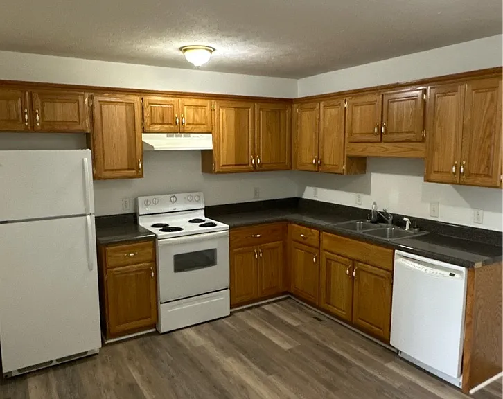 200 Glendale Ave #B — Photo 2