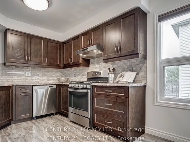 339 Lewis Dr W #UPPER — Photo 4