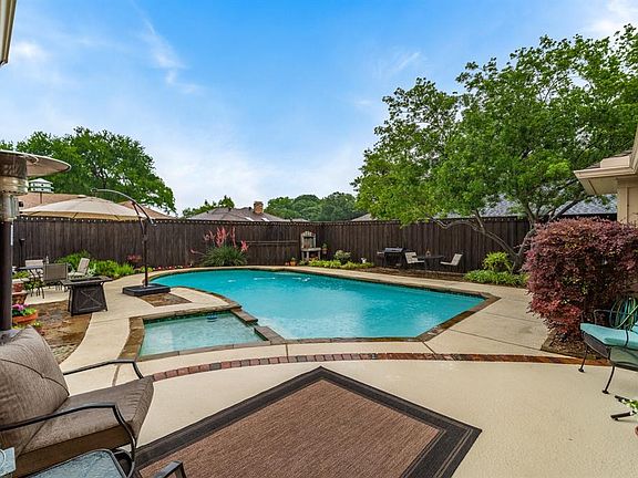 4th image of 228 Woodcrest Dr