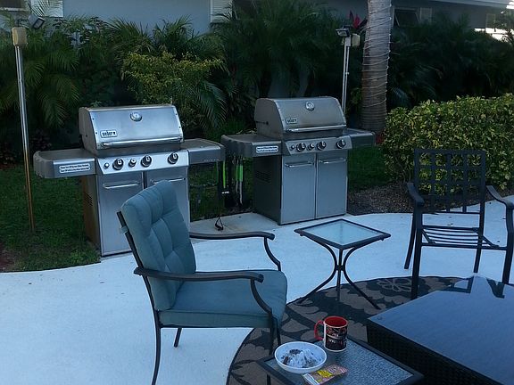 Great grilling area by pool