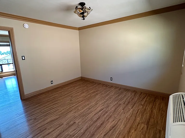 2499 E 19th St #5 — Photo 11