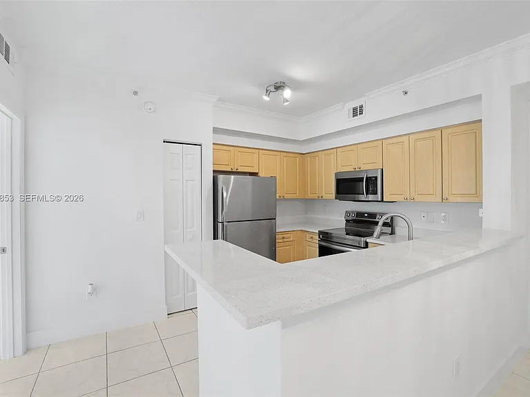 6831 SW 44th St #205 — Photo 10