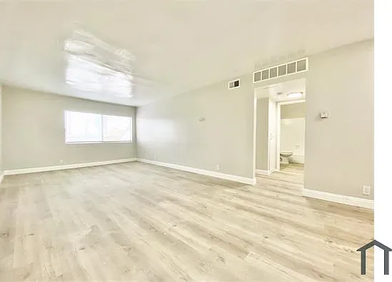6321 Crenshaw Blvd #8 — Photo 3