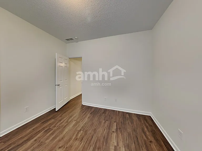 805 Lincoln Sq — Photo 14