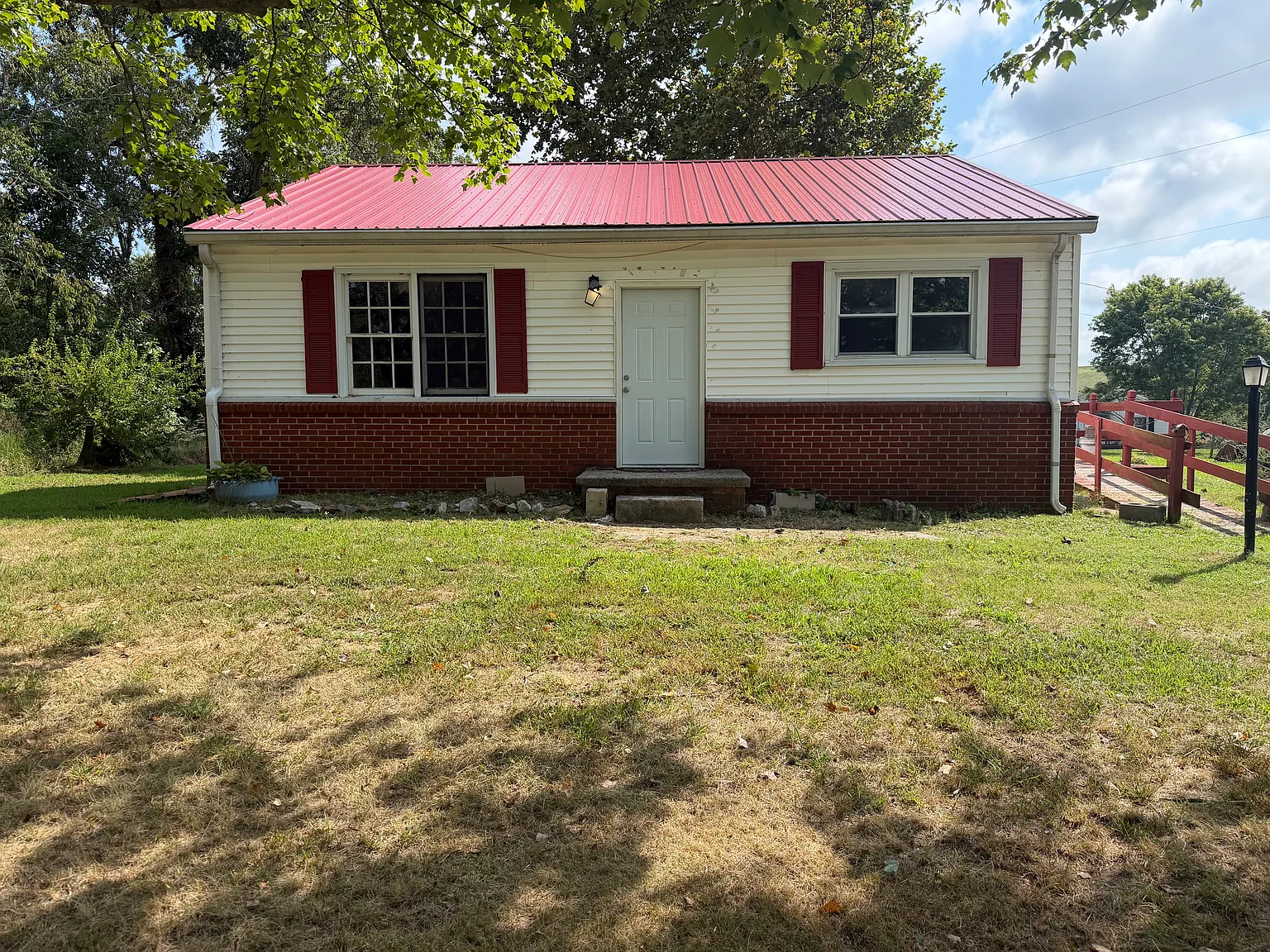 3 bed, 960 sqft, $1,000 — Photo 1