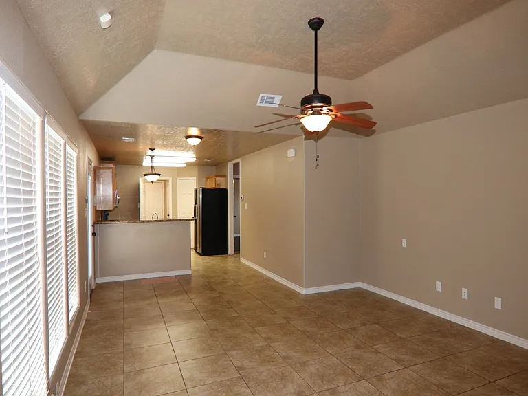 826 S Village Creek Pkwy — Photo 3