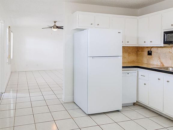 4th image of 6211 SW 37th St APT 211