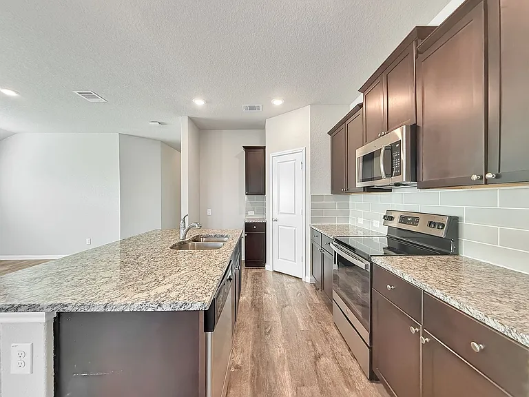 401 Utica Way — Photo 9