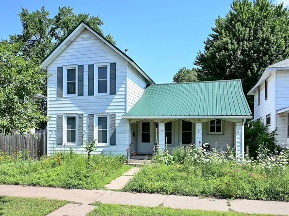 214 E Howard St, Winona, MN 55987