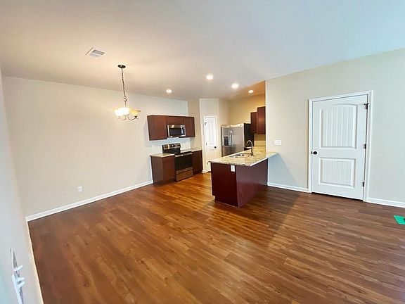 4th image of 169 Shirley Blvd #169