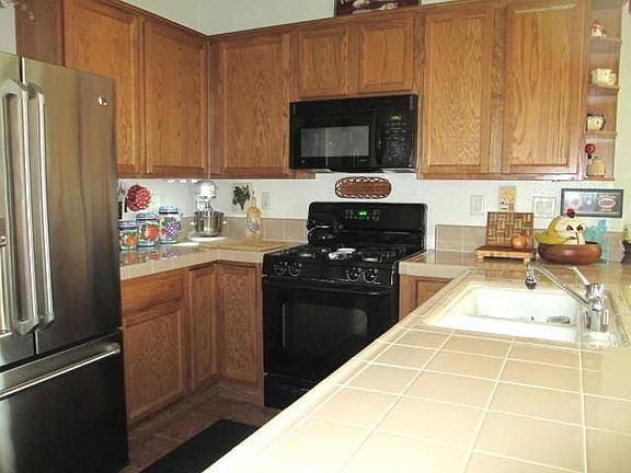 5th image of 390 Mill Valley Cir N